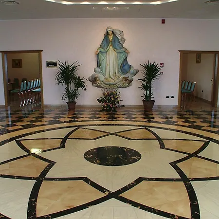 Centro Di Spiritualita Padre Pio Сан-Джованни-Ротондо