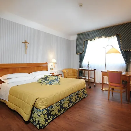 Centro Di Spiritualita Padre Pio Отель
