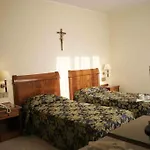 Centro Di Spiritualita Padre Pio מלון