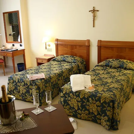 Centro Di Spiritualita Padre Pio 4* 산 조반니 로톤도