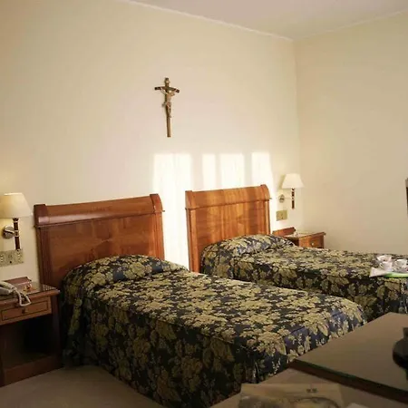 Centro Di Spiritualita Padre Pio 호텔